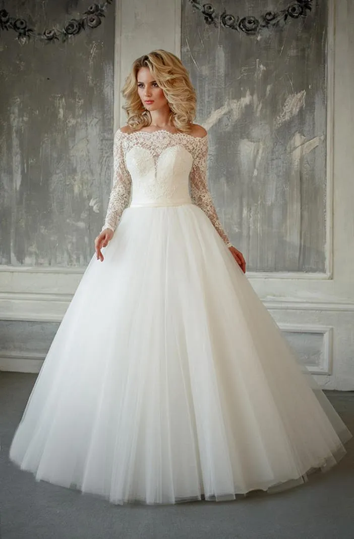 ---Abito da sposa principessa con maniche lunghe in pizzo, corpetto rigido con semitrasparenze, coppe imbottite--
