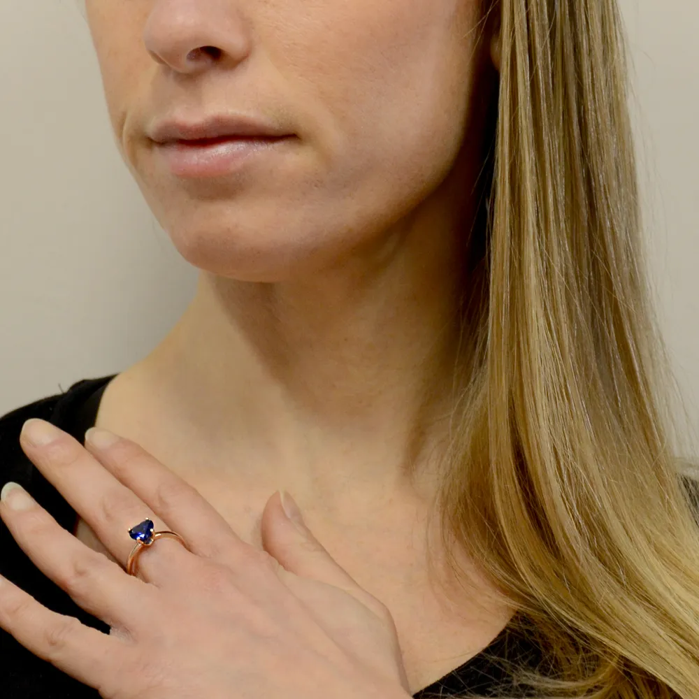 Anello con cuore in argento e zircone a cuore blu argento rose