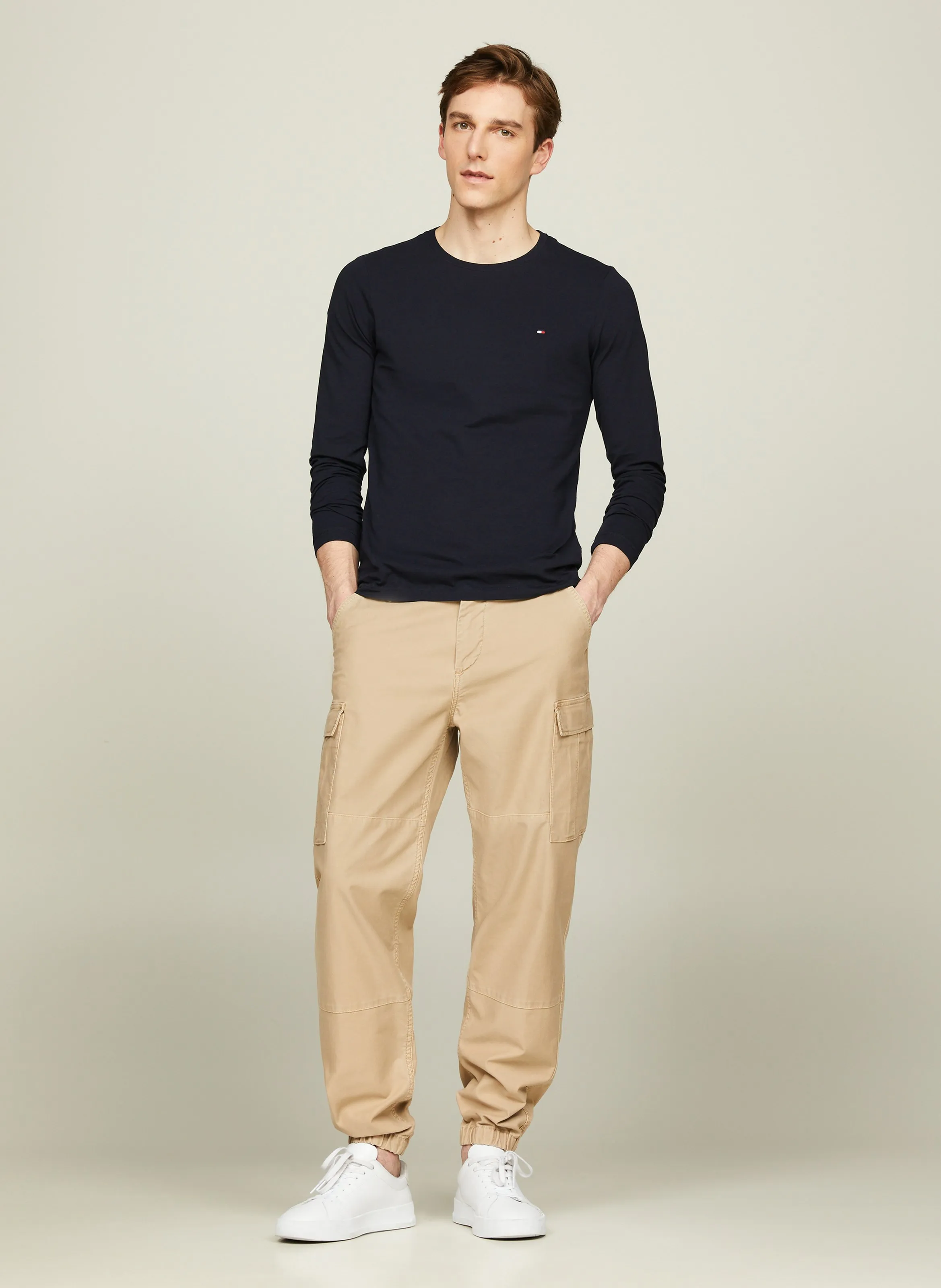  TOMMY HILFIGER   T-shirt scollo tondo regular fit ricamata in cotone bio | Blu